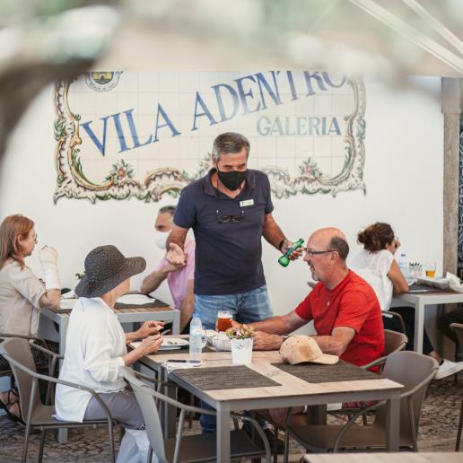 Vila Adentro - Karolina Dunets, (epopeia brands™, 2021)9.jpg senhor luis Esplanada